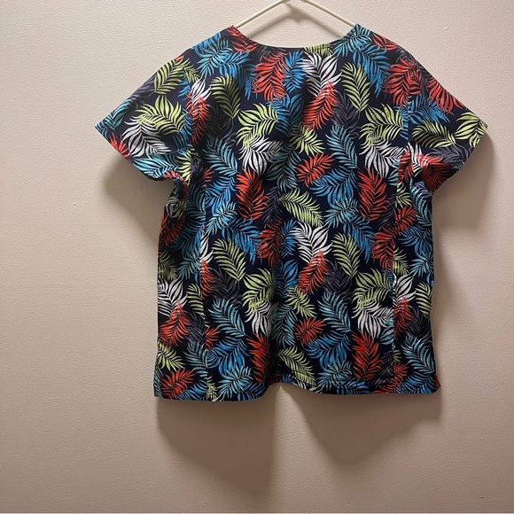 Scrubstar Comfy Chic Multicolor Leaf Print Women's 2 Pocket Scrub Top, Sz XL/XG - Picture 2 of 5